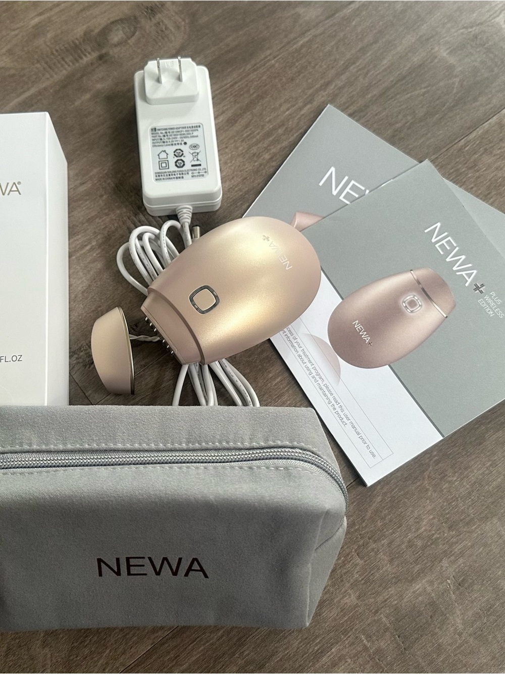 NEWA+ Wireless Edition - RF Wrinkle Reduction Device With 1 Newa Lift Gel - Picture 4 of 4